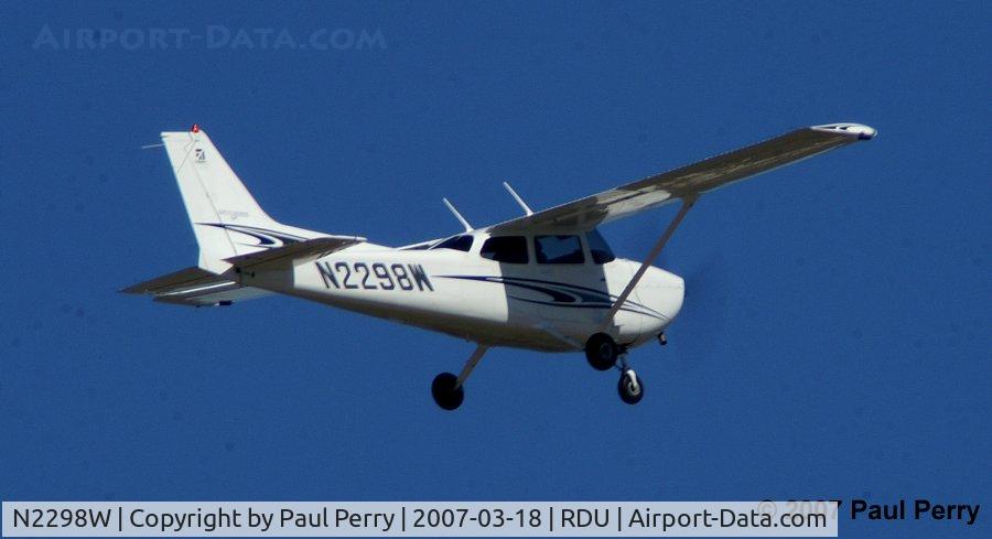 N2298W, 2005 Cessna 172S C/N 172S9968, Off she goes, outbound from Raleigh, NC