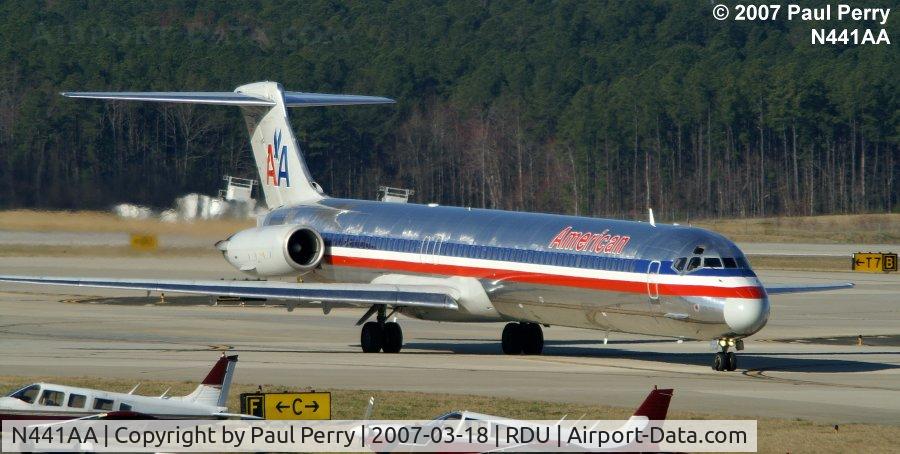 N441AA, 1987 McDonnell Douglas MD-82 (DC-9-82) C/N 49460, Taxiing down for her takeoff