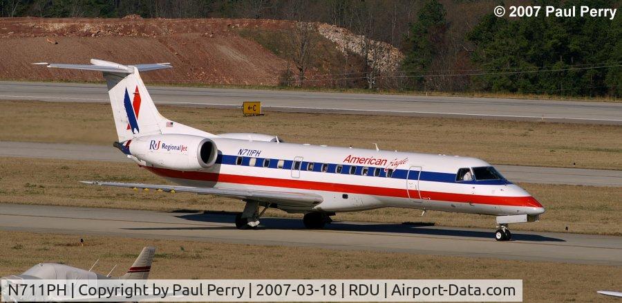 N711PH, 2000 Embraer ERJ-135LR (EMB-135LR) C/N 145235, American contract plane