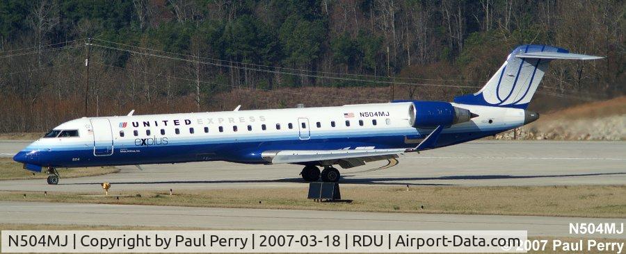 N504MJ, 2002 Bombardier CRJ-700 (CL-600-2C10) Regional Jet C/N 10066, Mere moments after touchdown
