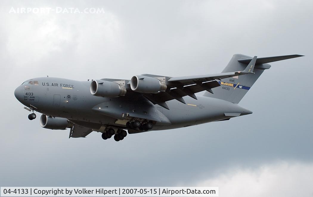 04-4133, 2004 Boeing C-17A Globemaster III C/N P-133, C-17A on final at ramstein