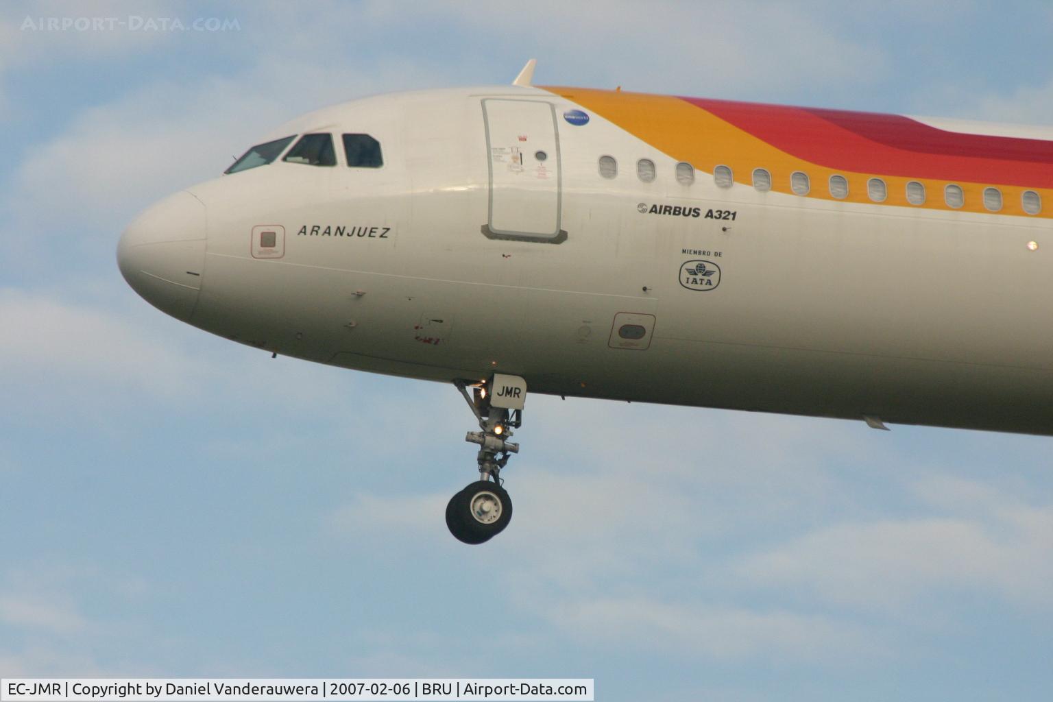 EC-JMR, 2005 Airbus A321-211 C/N 2599, flight IB3206 is descending to rwy 25L