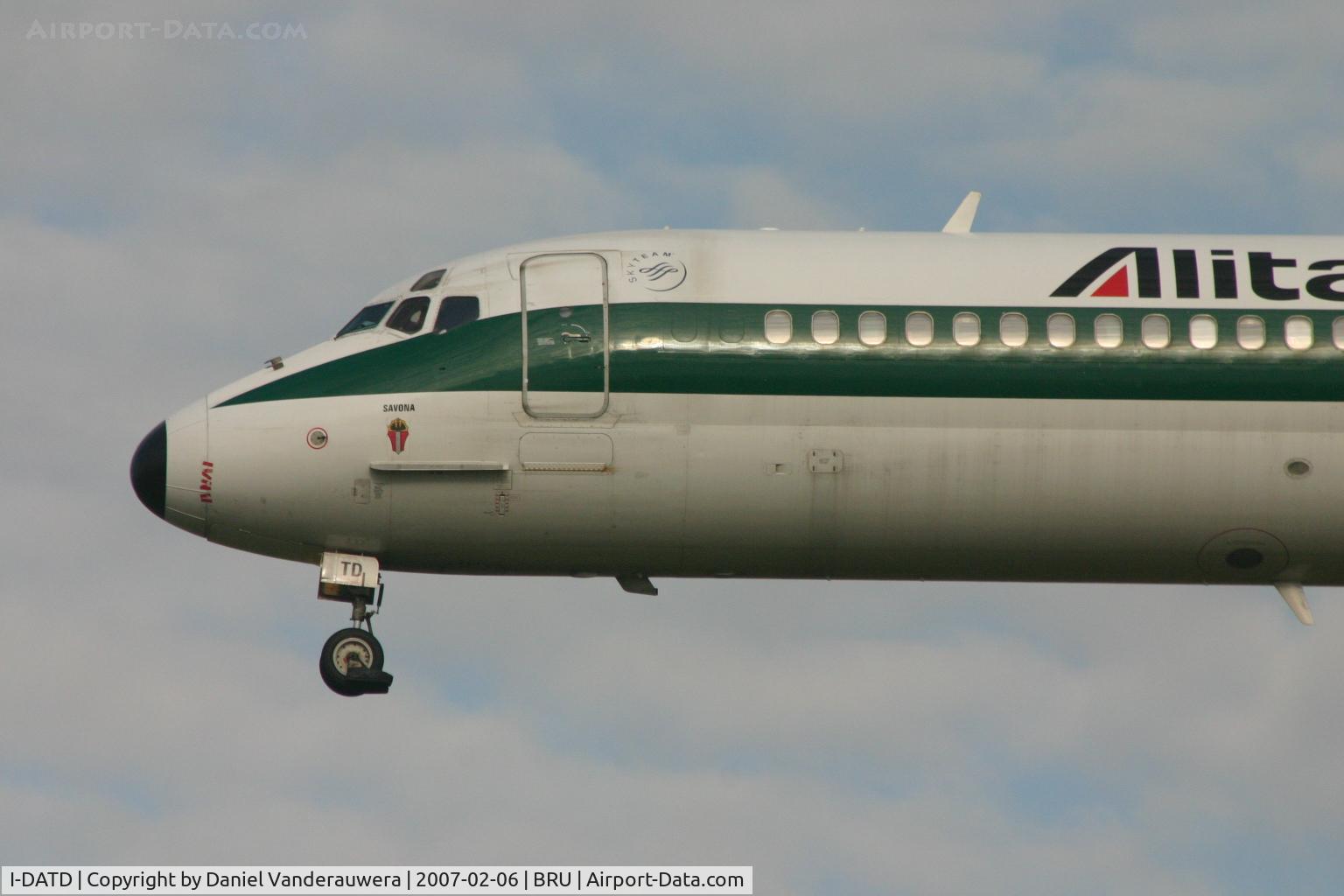 I-DATD, 1994 McDonnell Douglas MD-82 (DC-9-82) C/N 53223/2081, is its nose fixed with tape?