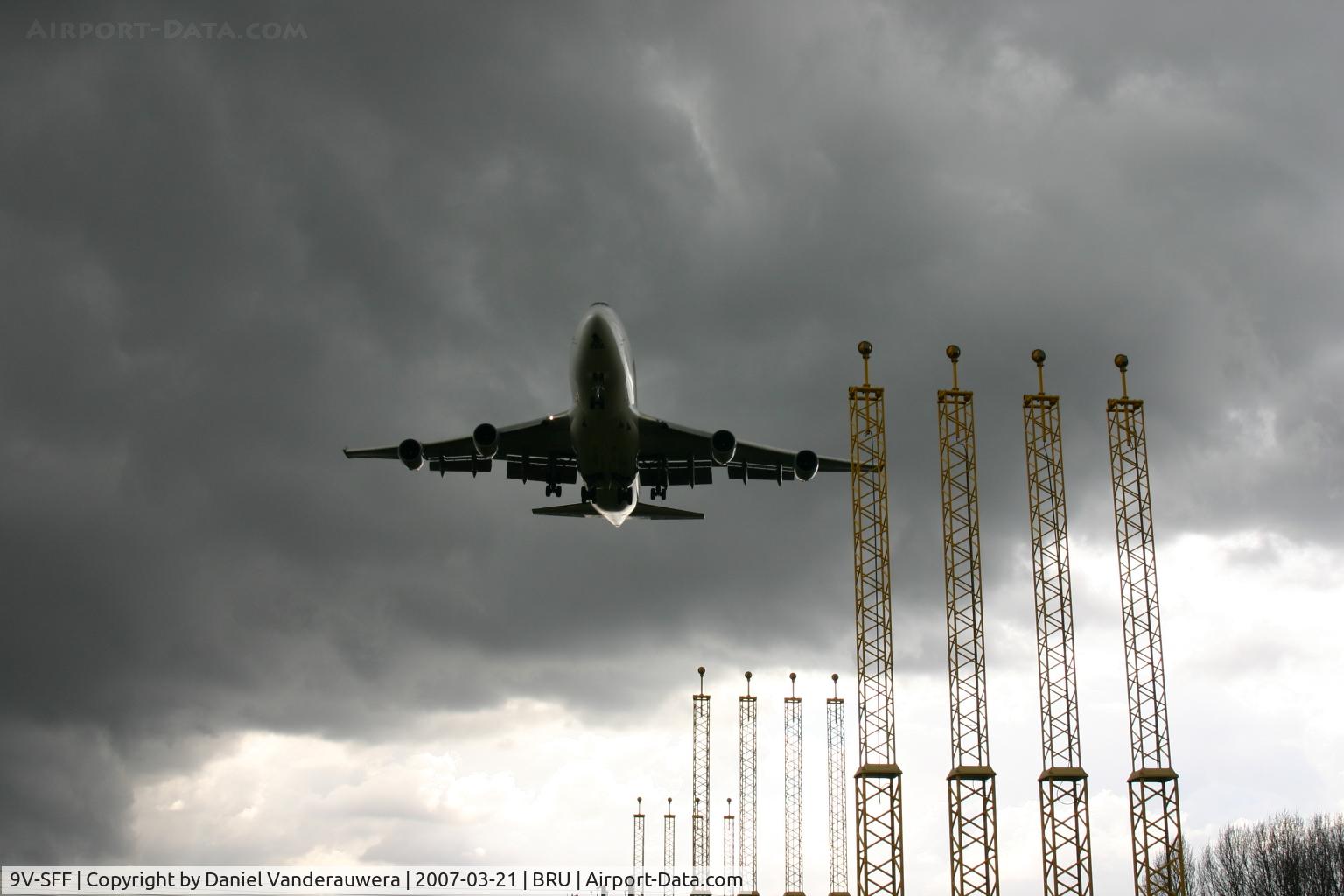 9V-SFF, 1997 Boeing 747-412F/SCD C/N 28026, arrival on rwy 02 before rain