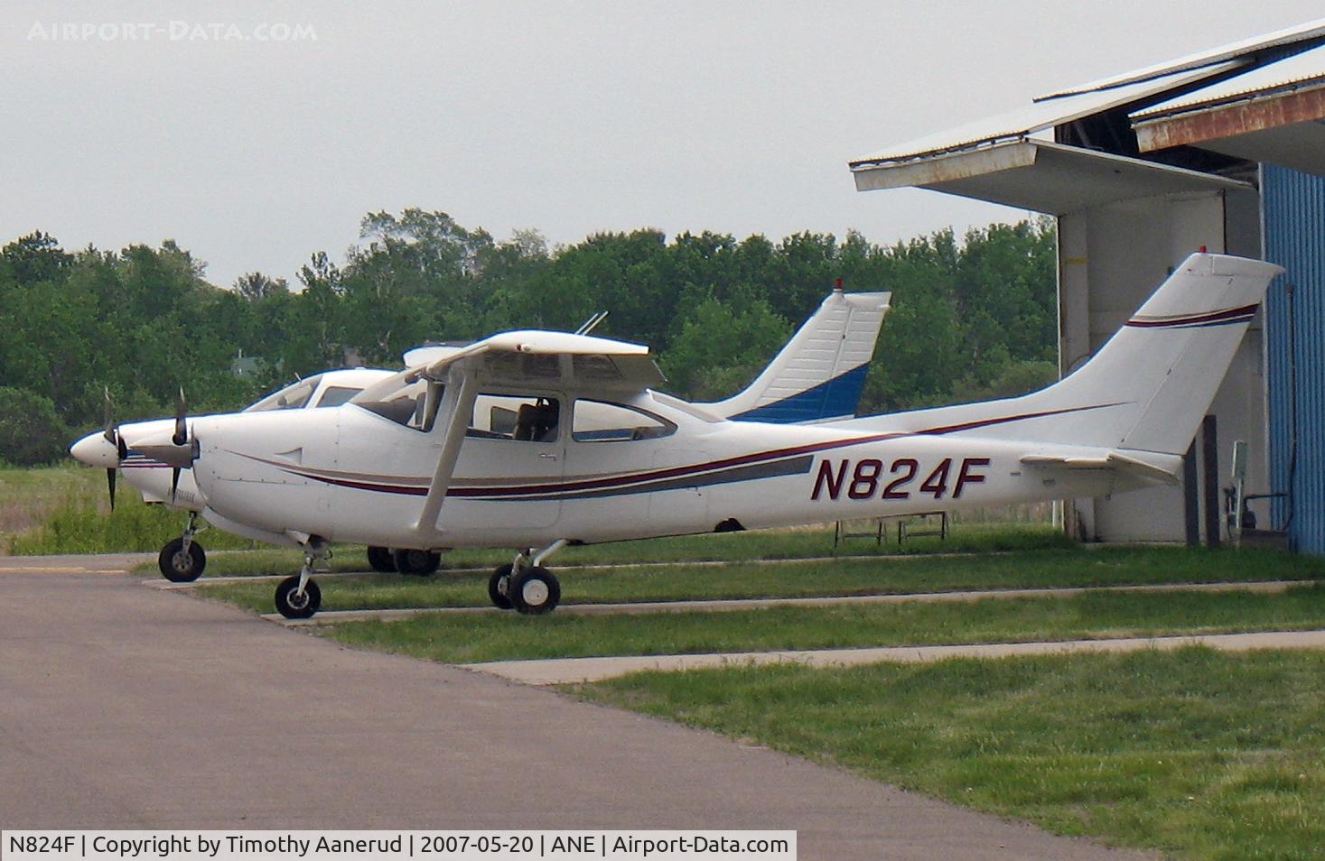 N824F, 1977 Cessna R182 Skylane RG C/N R18200022, Discover Aviation Days 2007, Flywell Flying Club