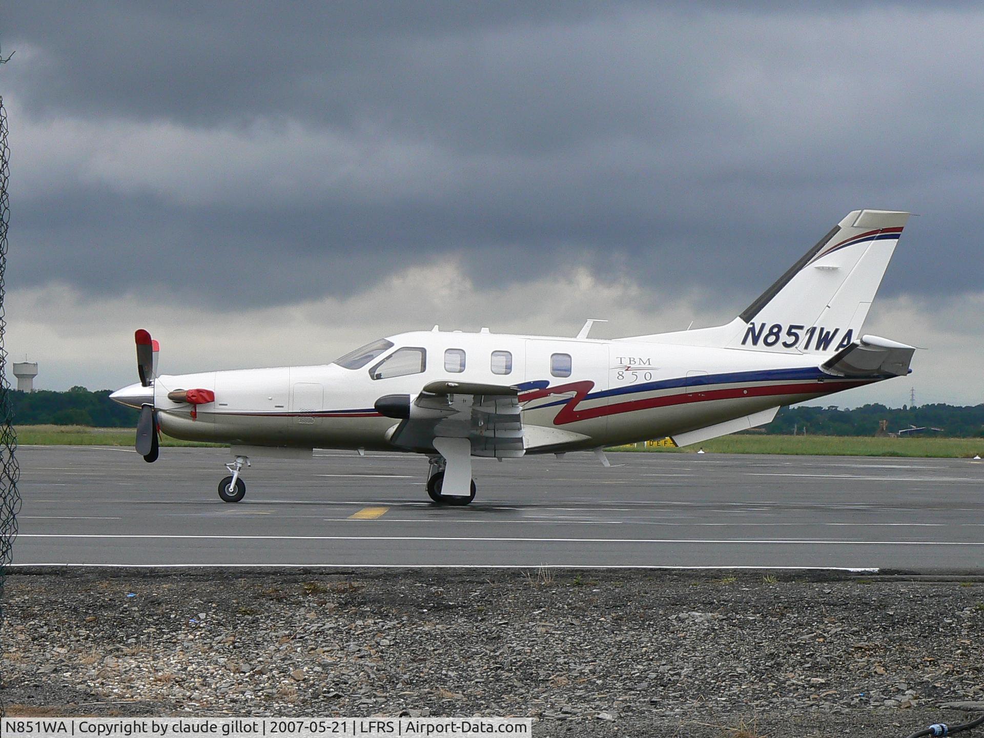 N851WA, 2007 Socata TBM-700 C/N 394, first visit at nantes of new SOCATA TBM850 model