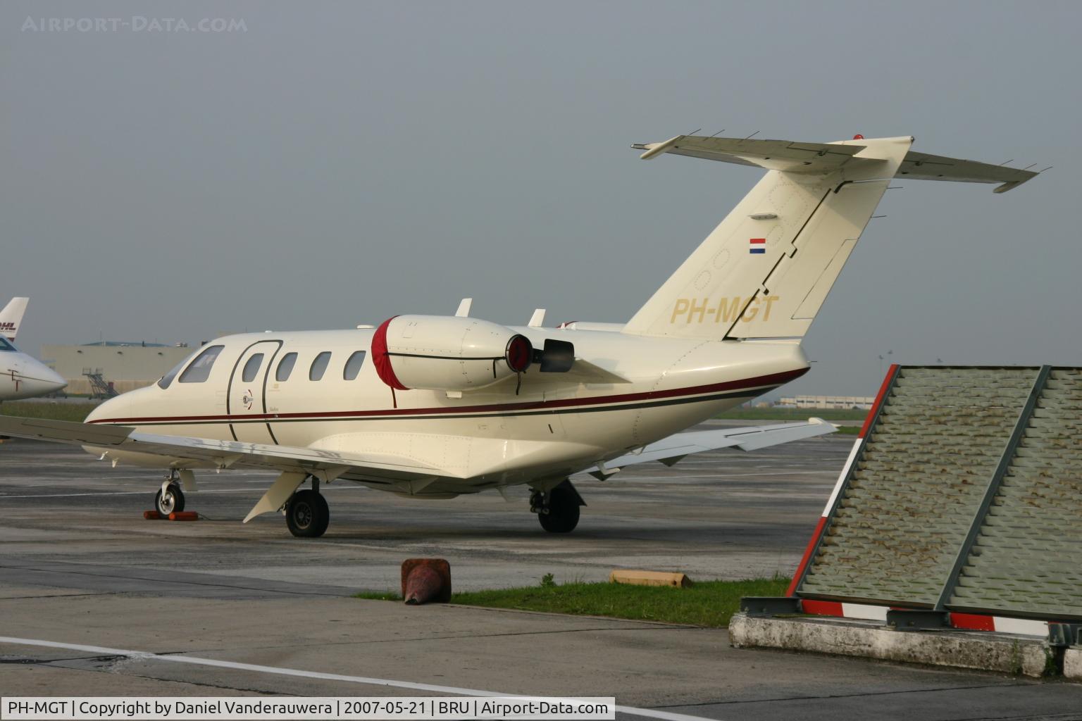 PH-MGT, Cessna 525 CitationJet C/N 525-0042, apron of ABELAG