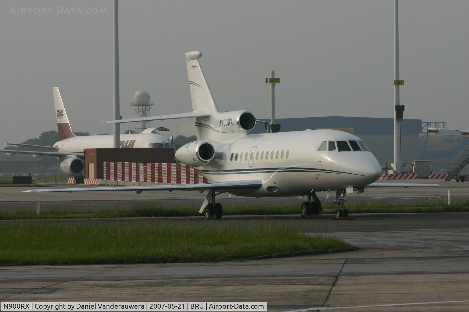 N900RX, 2000 Dassault Falcon 900 C/N 183, apron of ABELAG