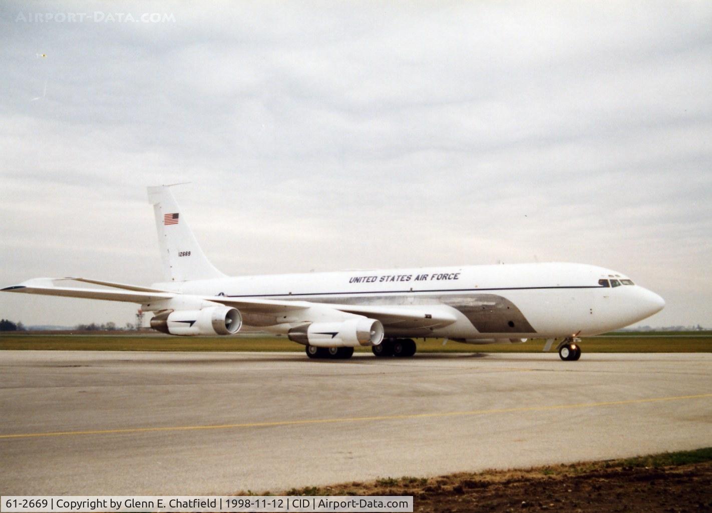 61-2669, 1961 Boeing C-135C-BN Stratolifter C/N 18345, Speckled Trout taxiing to Rockwell-Collins