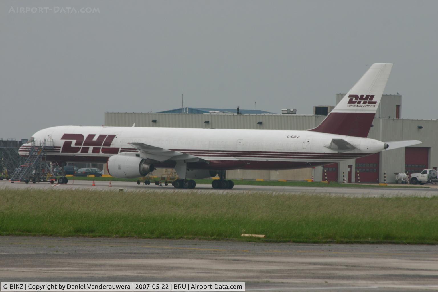 G-BIKZ, 1986 Boeing 757-236/SF C/N 23532, apron of DHL