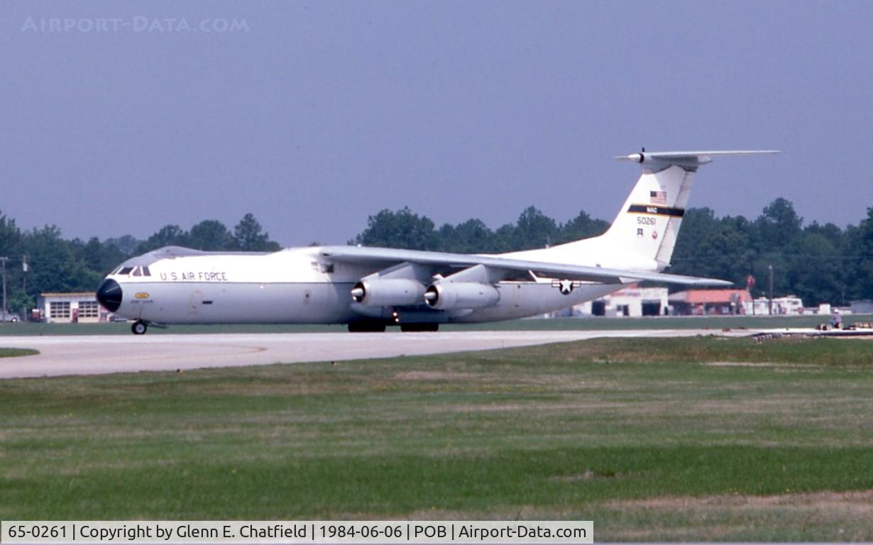 65-0261, 1965 Lockheed C-141B-LM Starlifter C/N 300-6113, C-141B taking the runway for departure