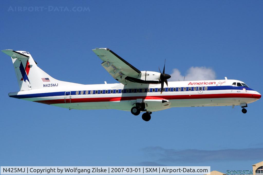 N425MJ, 1994 ATR 72-212 C/N 425, visitor