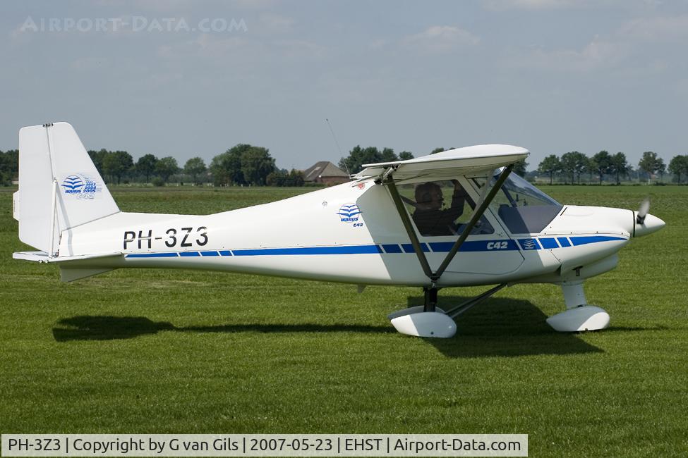 PH-3Z3, 2006 Comco Ikarus C42B C/N 0606-6828, The PH-3Z3 at microlight airfield Stadskanaal. (Netherlands)