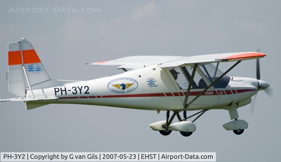 PH-3Y2, 2005 Comco Ikarus C42B C/N 0511-6767, The PH-3Y2 at microlight airfield Stadskanaal. (Netherlands)