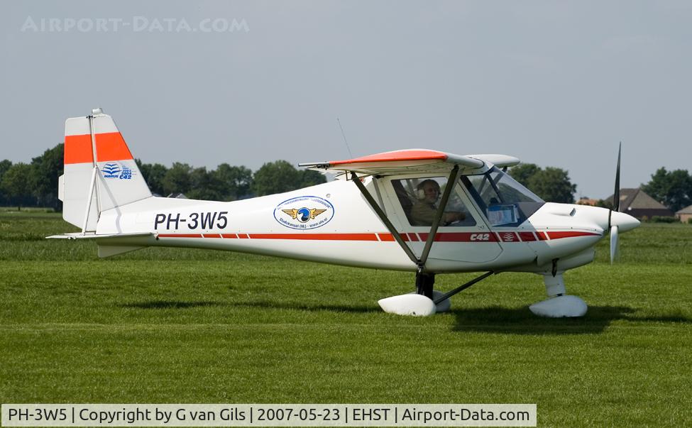 PH-3W5, 2005 Comco Ikarus C42B C/N 0505-6681, The PH-3W5 at microlight airfield Stadskanaal. (Netherlands)
