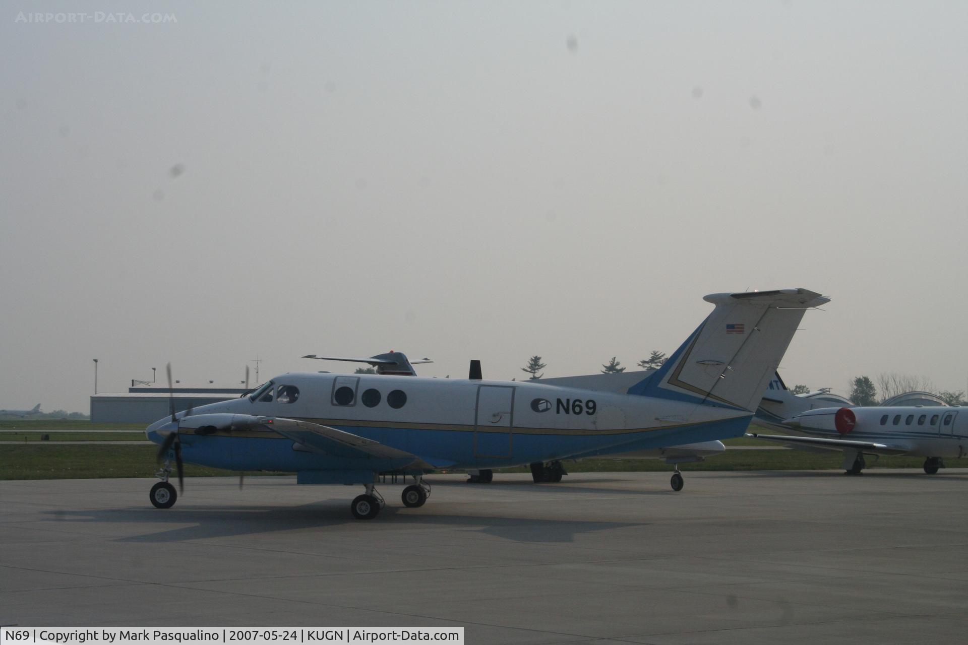 N69, 1988 Beech 300 C/N FF-4, Beech 300