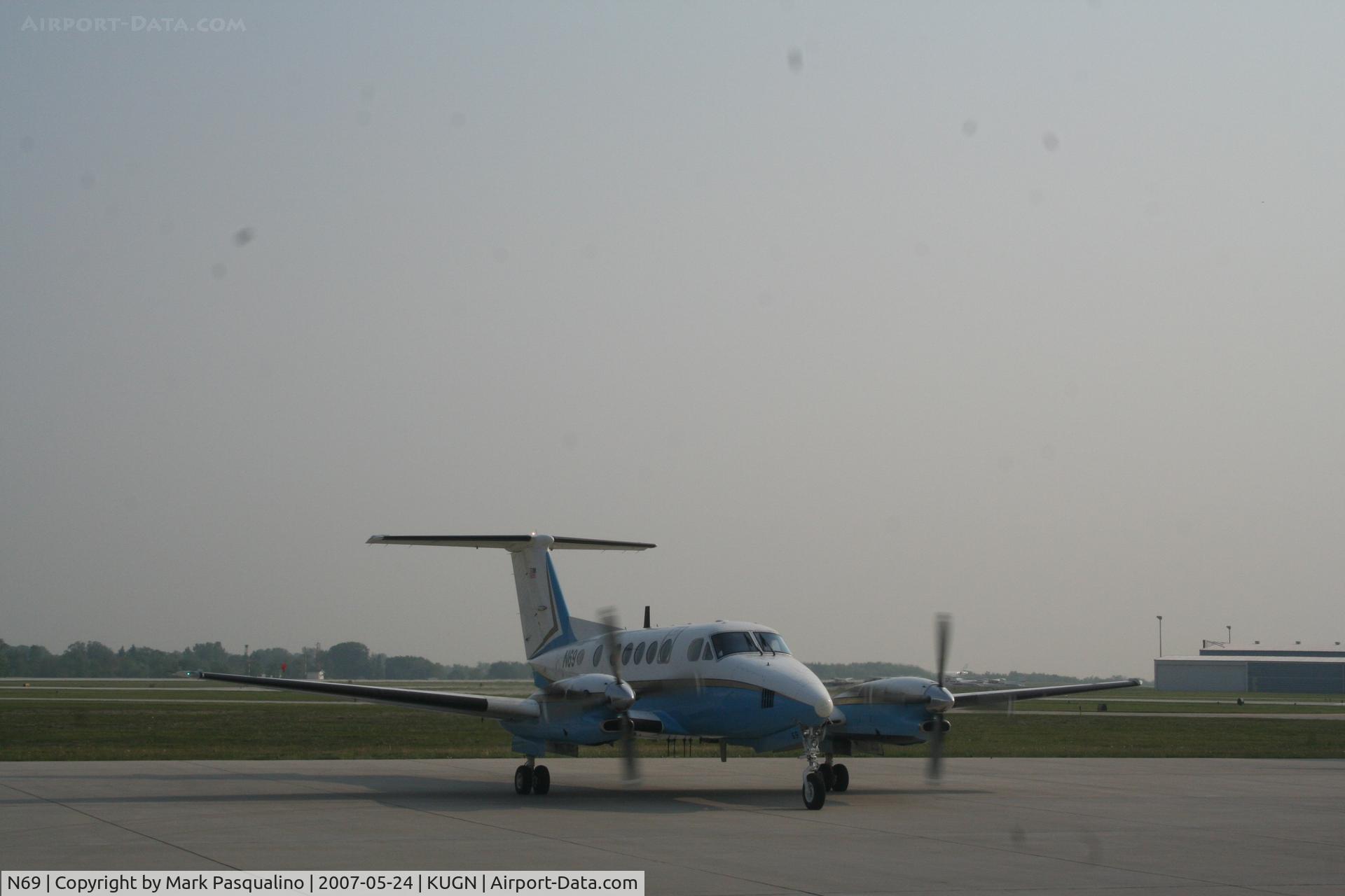 N69, 1988 Beech 300 C/N FF-4, Beech 300