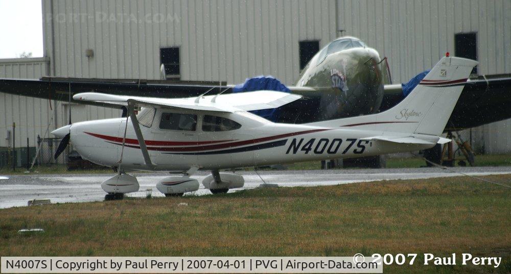 N4007S, 2000 Cessna 182S Skylane C/N 18280682, Over near Aerodyne on a rainy day