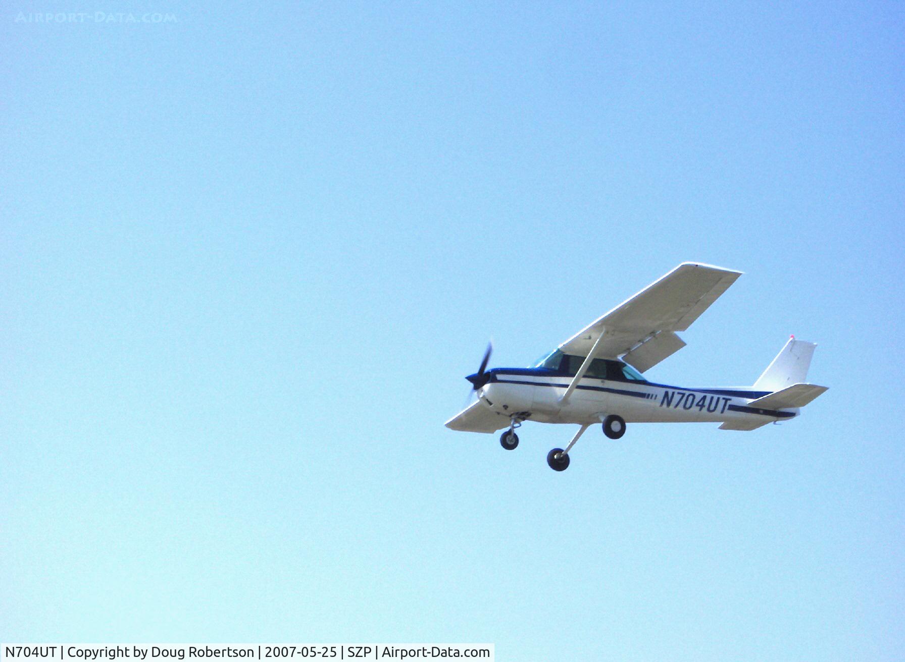 N704UT, 1976 Cessna 150M C/N 15078891, 1976 Cessna 150M, Continental O-200 100 Hp, on short final for Rwy 22