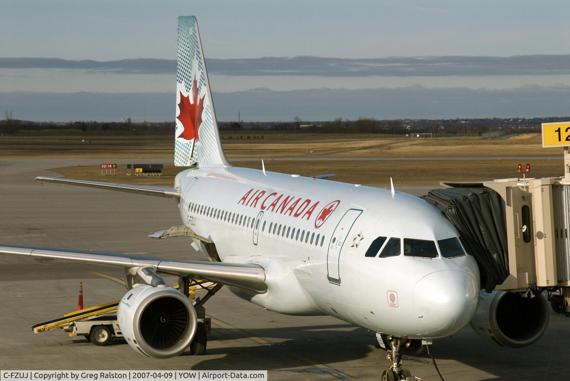 C-FZUJ, 1997 Airbus A319-114 C/N 719, Air Canada Airbus 319-114 C-FZUJ at MacDonald-Cartier International Airport, Ottawa