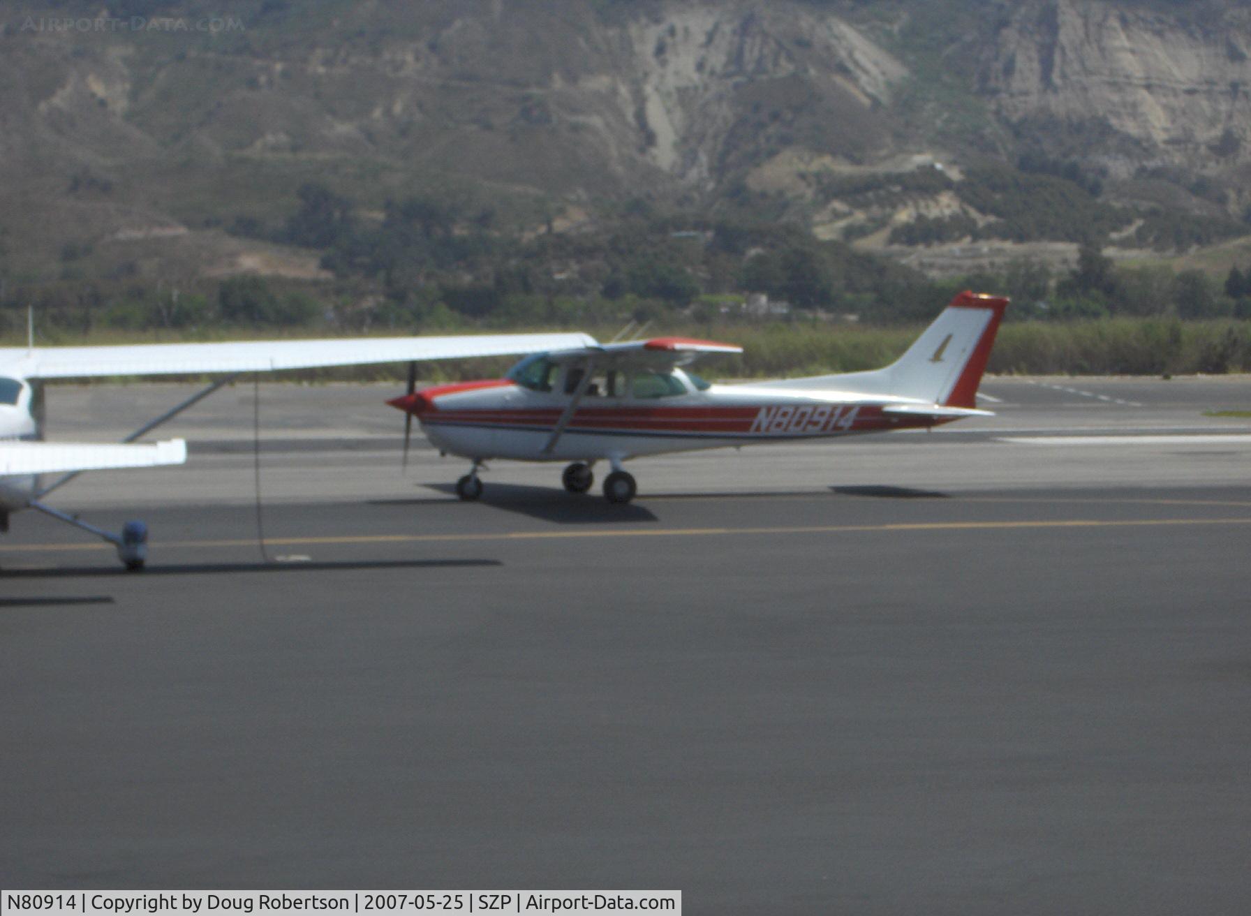 N80914, 1976 Cessna 172M C/N 17266799, 1976 Cessna 172M, Lycoming O-320-E2D 150 Hp, taxi to Rwy 22