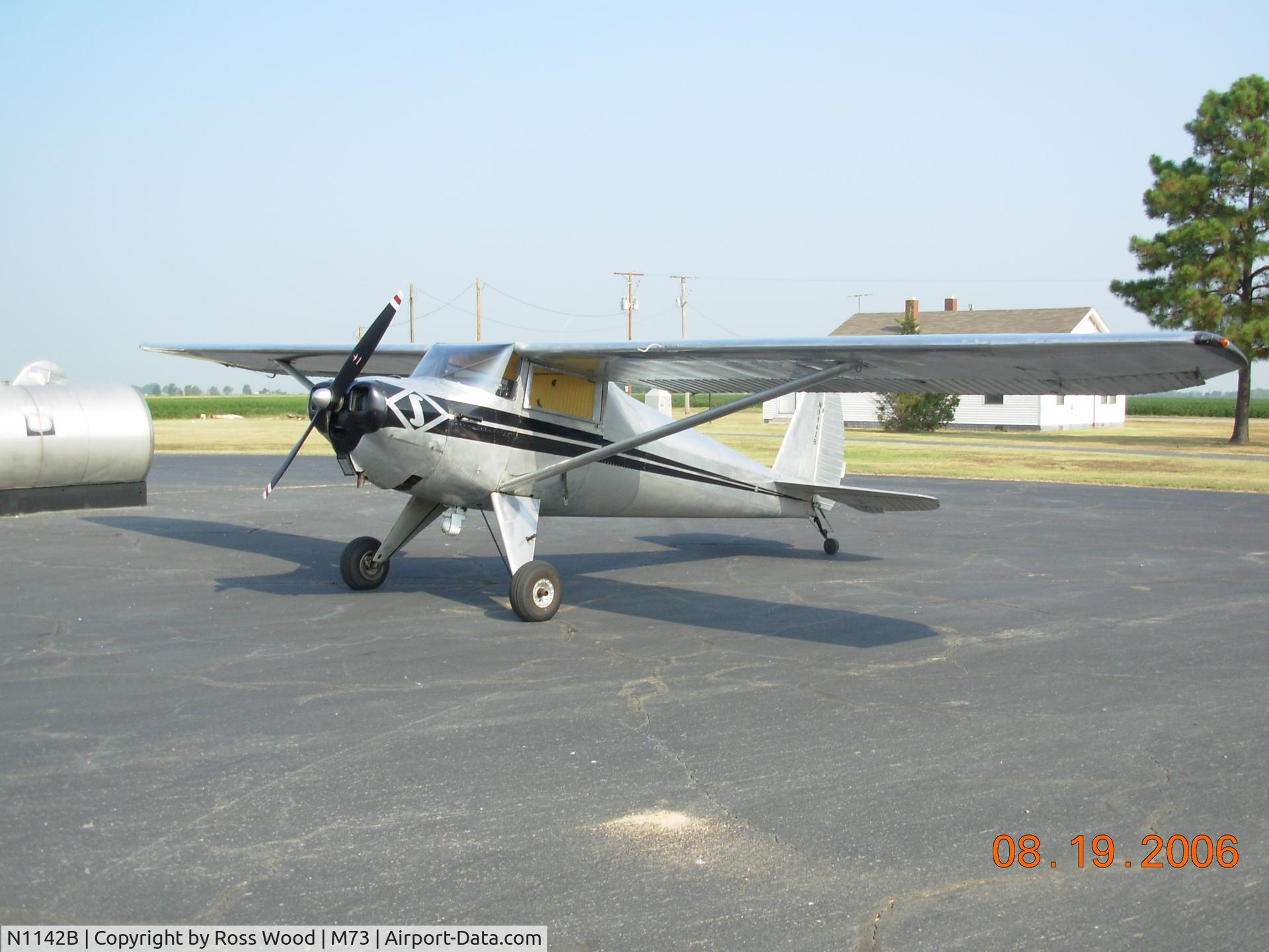 N1142B, 1947 Luscombe 8A C/N 5769, N1142B