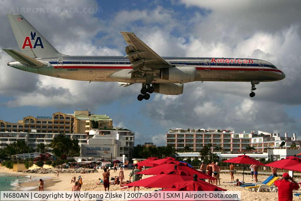 N680AN, 1999 Boeing 757-223 C/N 29590, visitor
