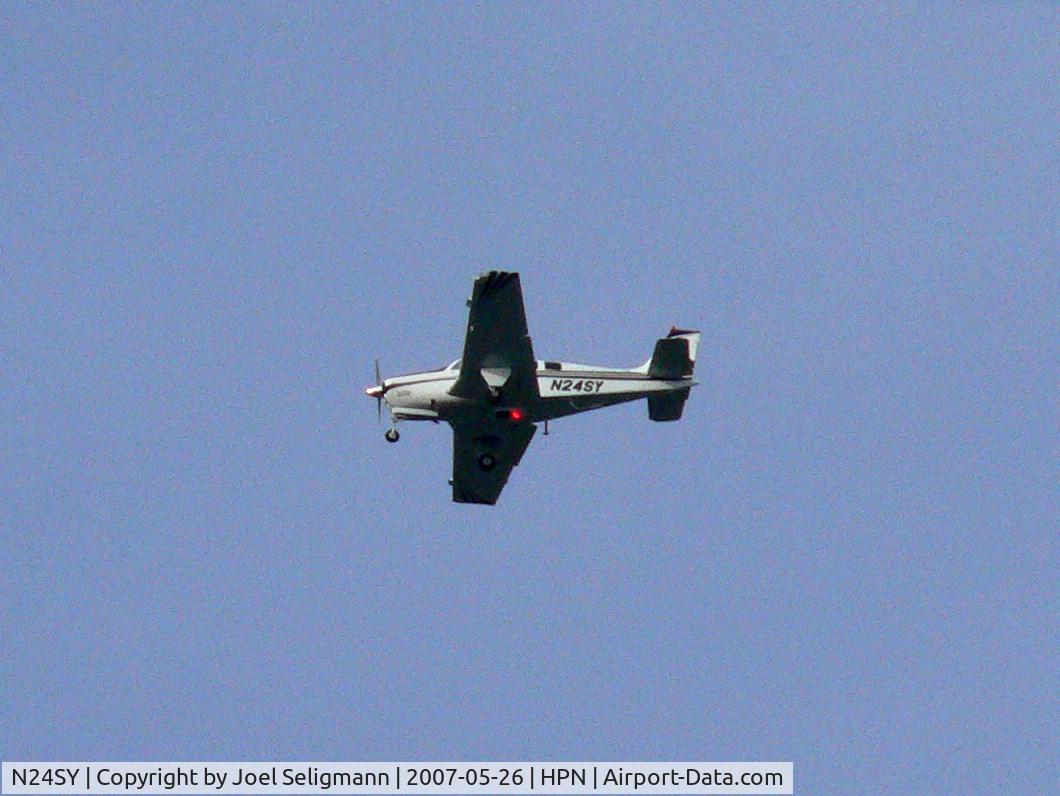N24SY, Raytheon Aircraft Company G36 C/N E-3705, Beech G36 arriving HPN from ARB