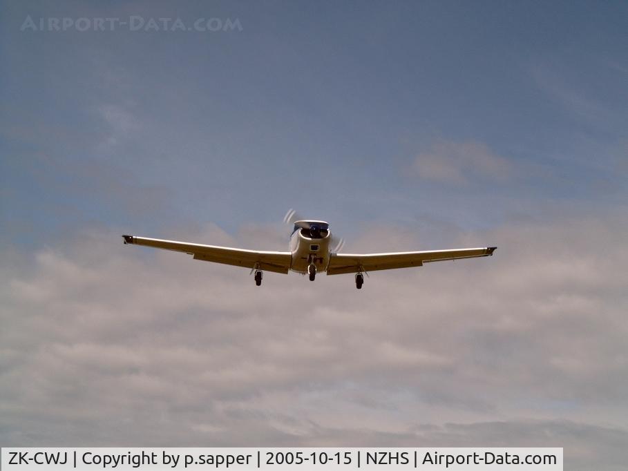 ZK-CWJ, Piper PA-24 Comanche C/N 24-82, Landing @ Hastings (NZ)