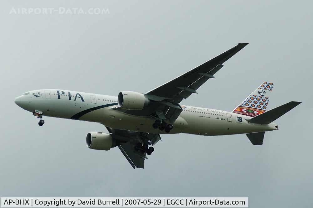 AP-BHX, 2007 Boeing 777-240/ER C/N 35296, PIA - Landing