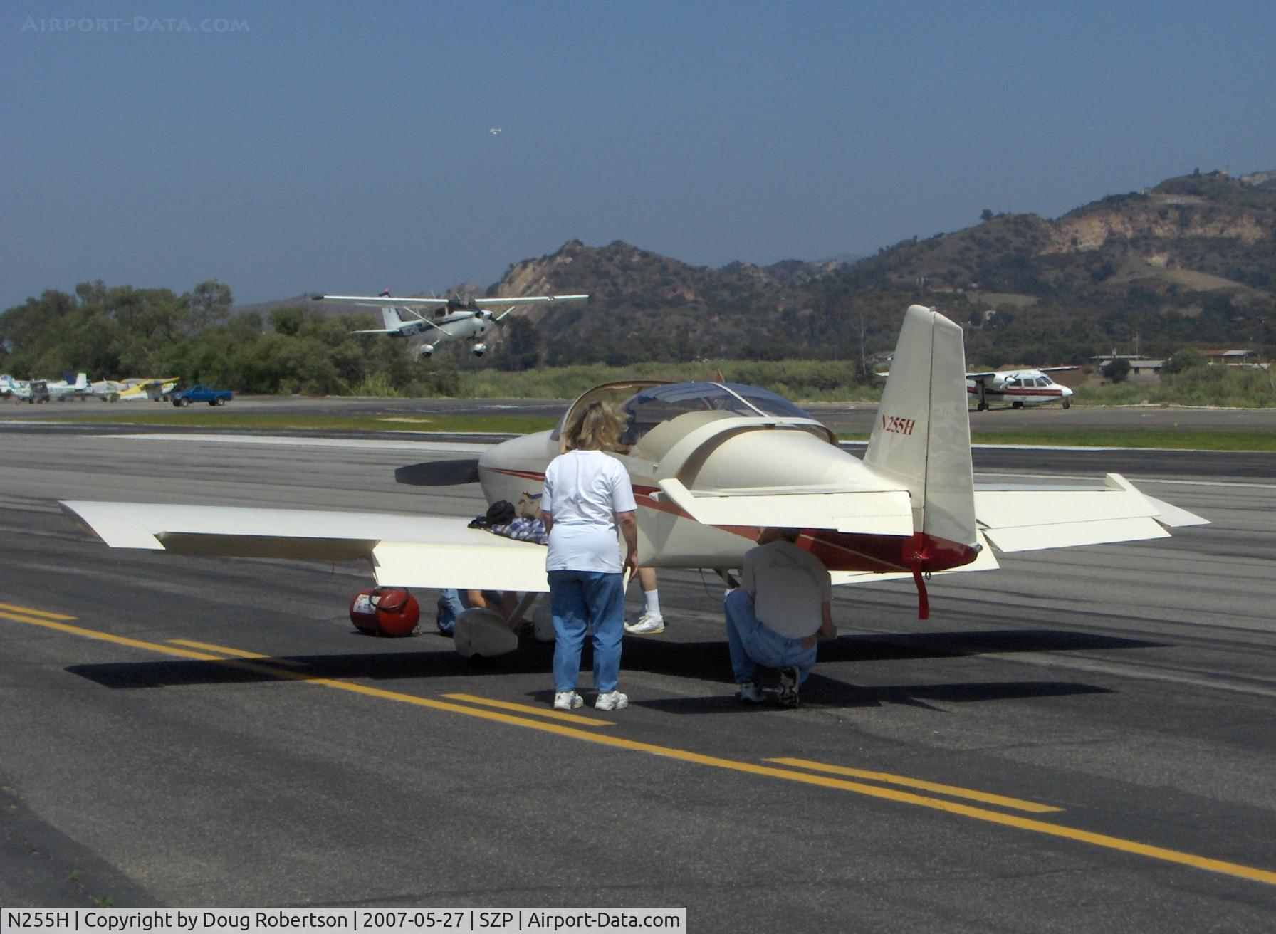 N255H, Vans RV-6A C/N 60132, 2001 Hutchinson/Briegleb VAN's RV-6A, inflating a low tire
