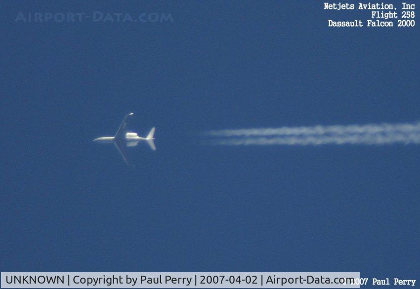 UNKNOWN, Contrails Various C/N Unknown, Netjets bird winging her way up the east coast