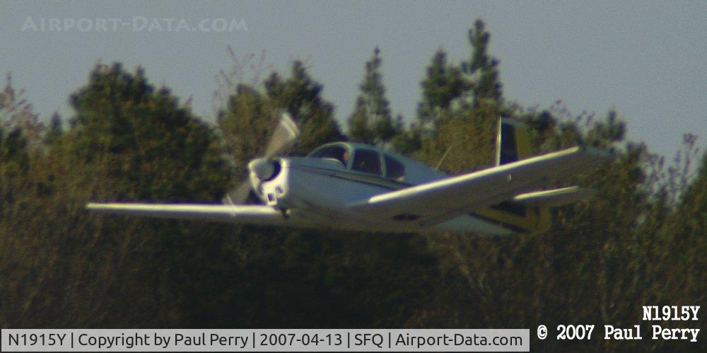 N1915Y, 1964 Mooney M20D Master C/N 210, And she's off!  Tucked in and accelerating