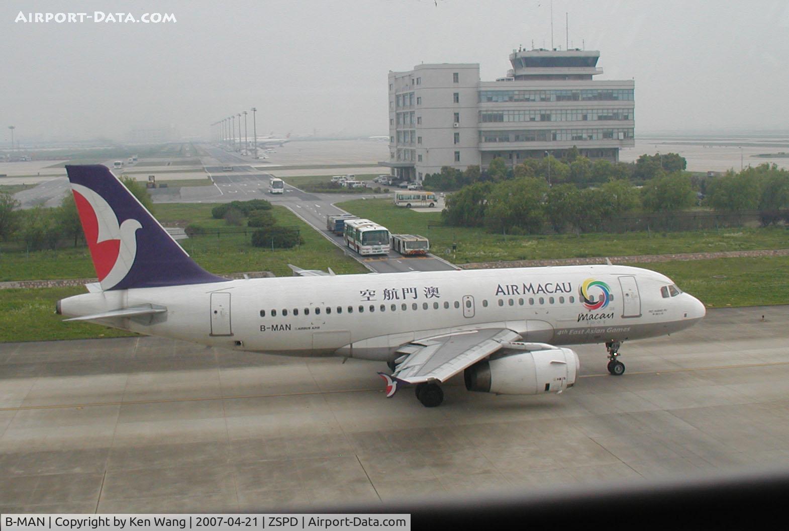 B-MAN, 2003 Airbus A319-132 C/N 1912, Air Macau Airbus A319-132 leaving gate at Shanghai Pudong International
