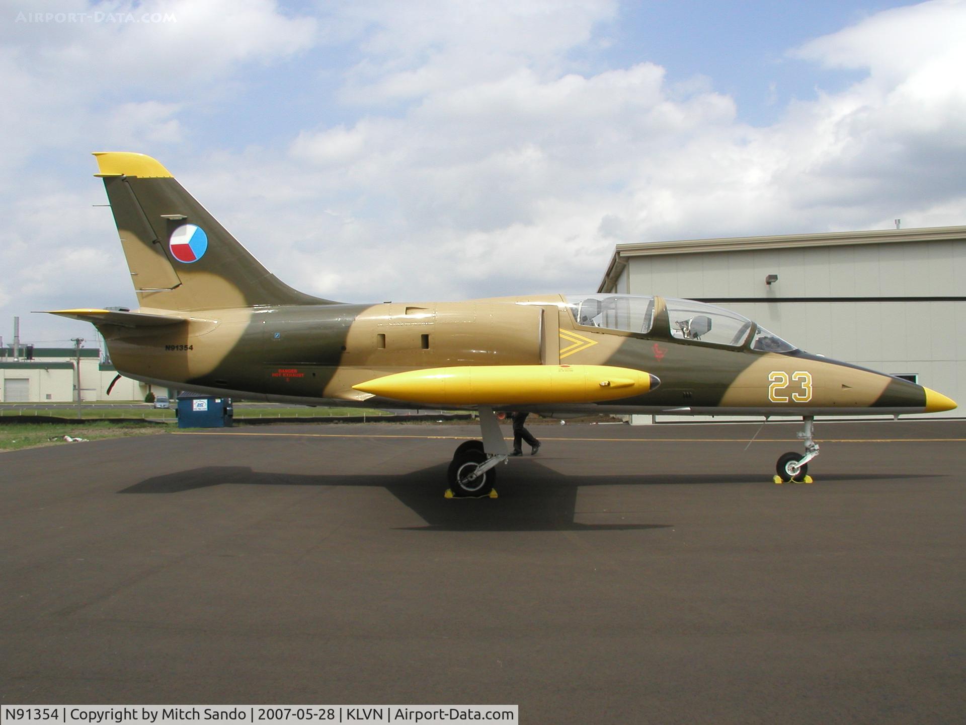 N91354, 1985 Aero L-39C Albatros C/N 533624, Beautiful L-39 parked at Airlake for the Memorial Day Open House.