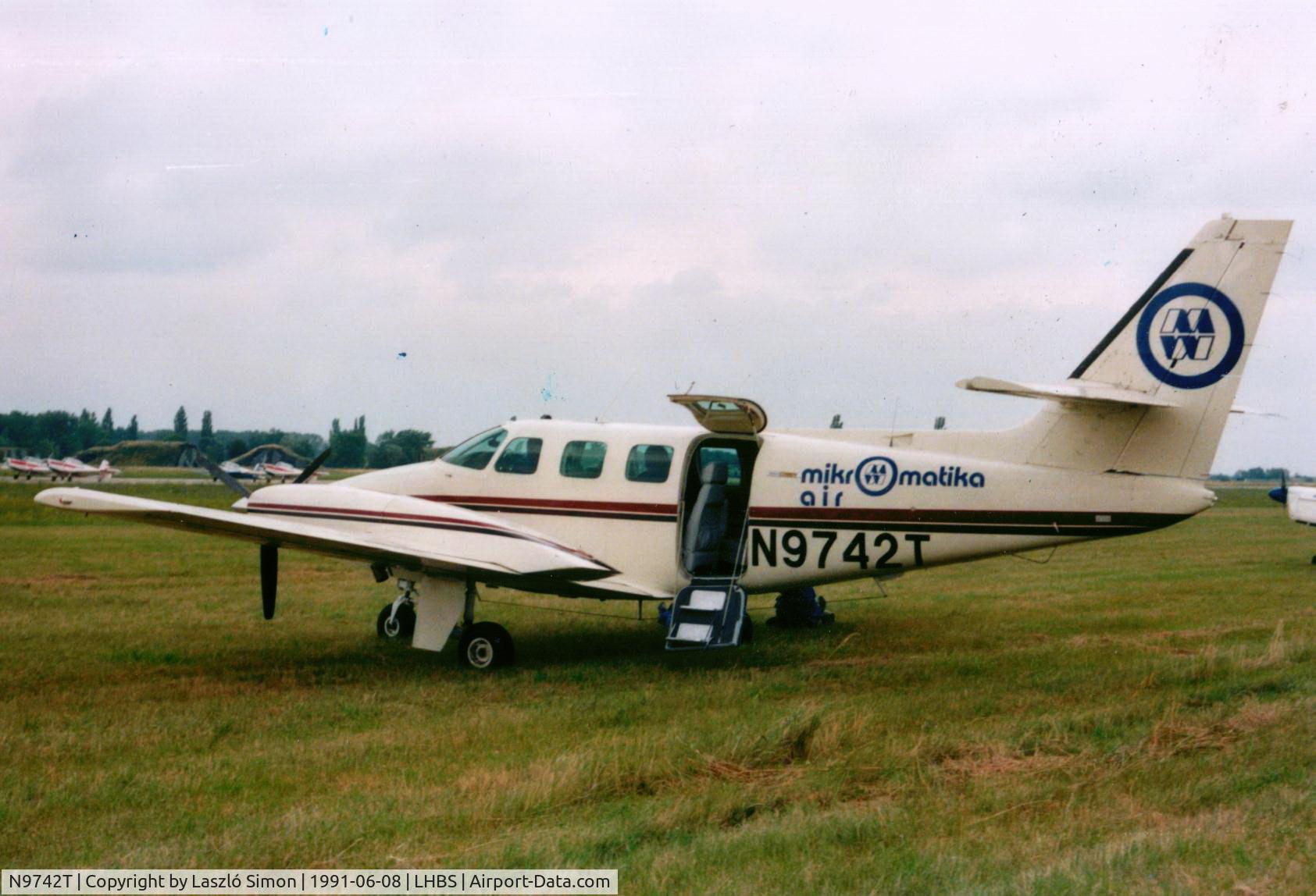 N9742T, Cessna T303 Crusader C/N T30300042, Budaors airport / LHBS