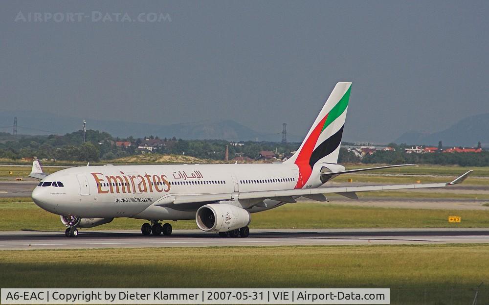 A6-EAC, 2000 Airbus A330-243 C/N 372, Emirates A330-243 rotation to RWY 29