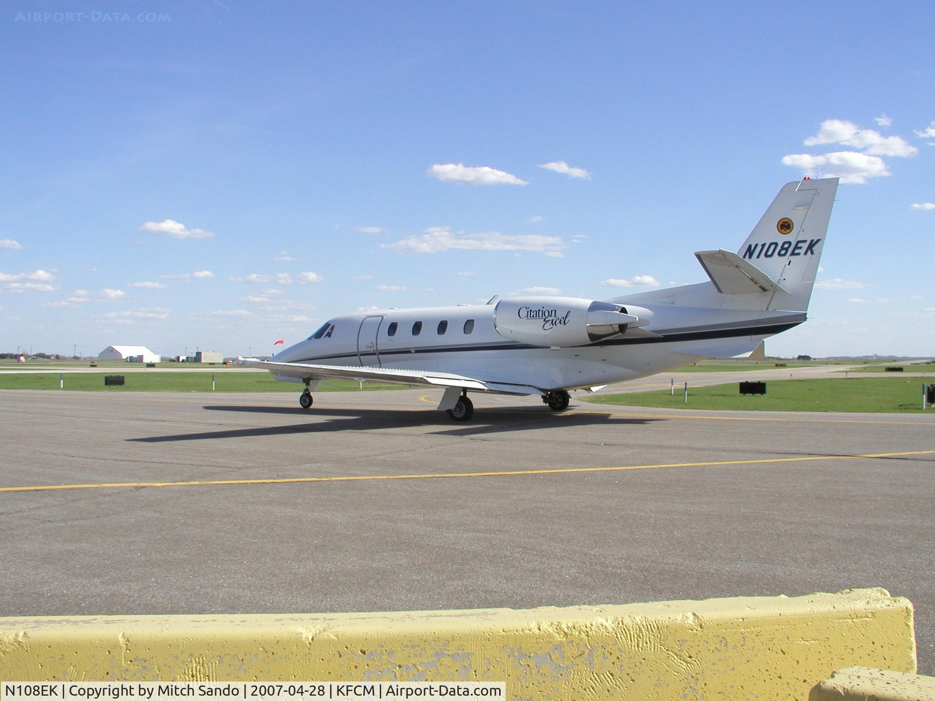 N108EK, 1999 Cessna 560 Citation Excel C/N 560-5032, Taxiing to Elliott Aviation after arriving from Fort Myers (RSW).