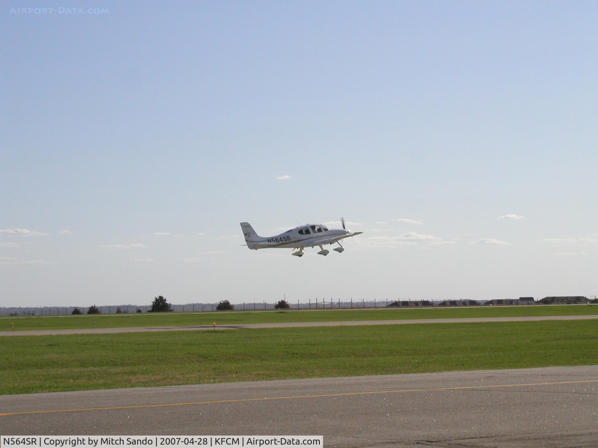 N564SR, 2006 Cirrus SR22 C/N 2114, Cirrus 4 Sierra Romeo taking off Runway 28R.