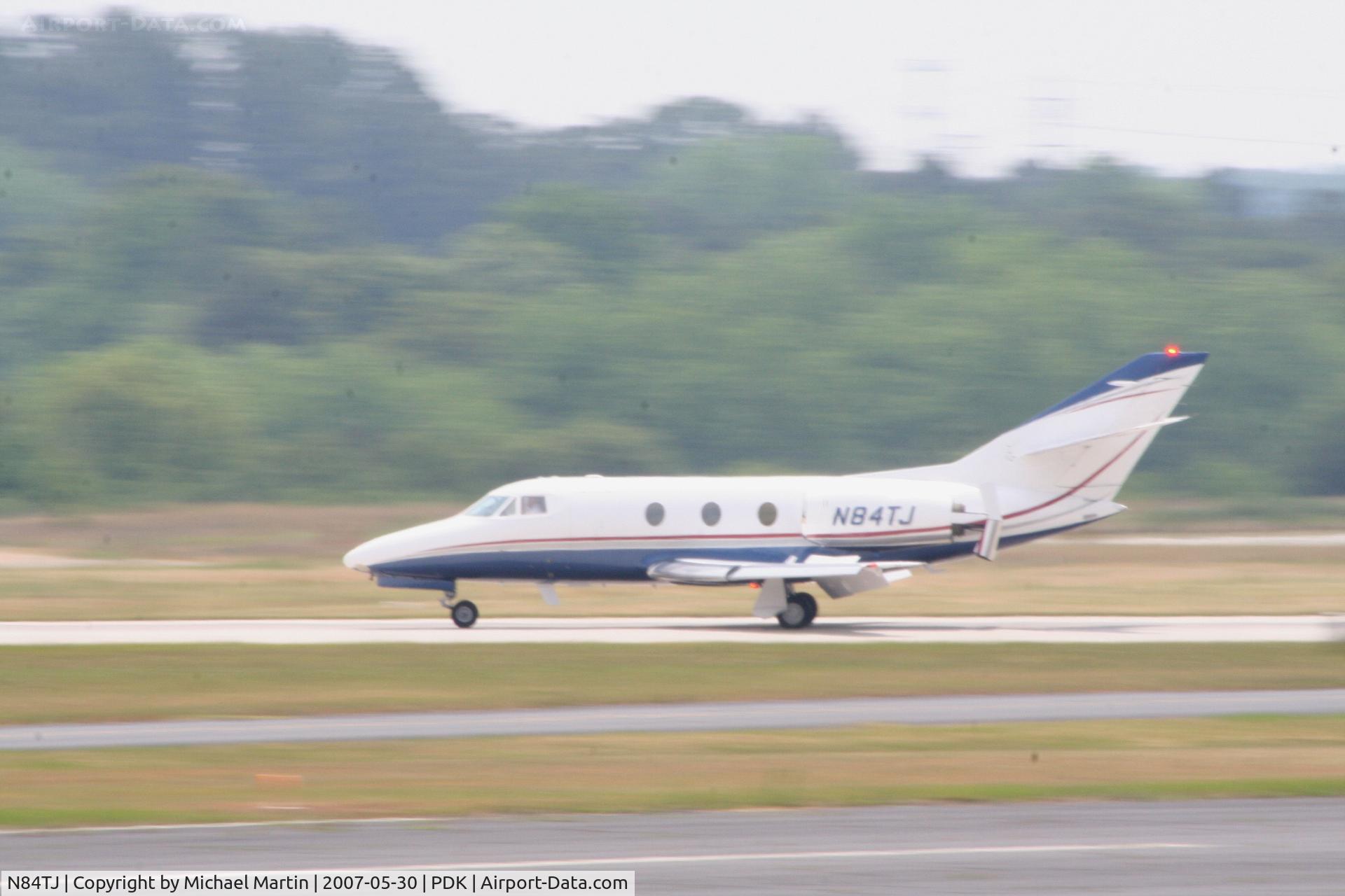 N84TJ, Dassault-breguet Falcon 10 C/N 188, Landing Runway 2R