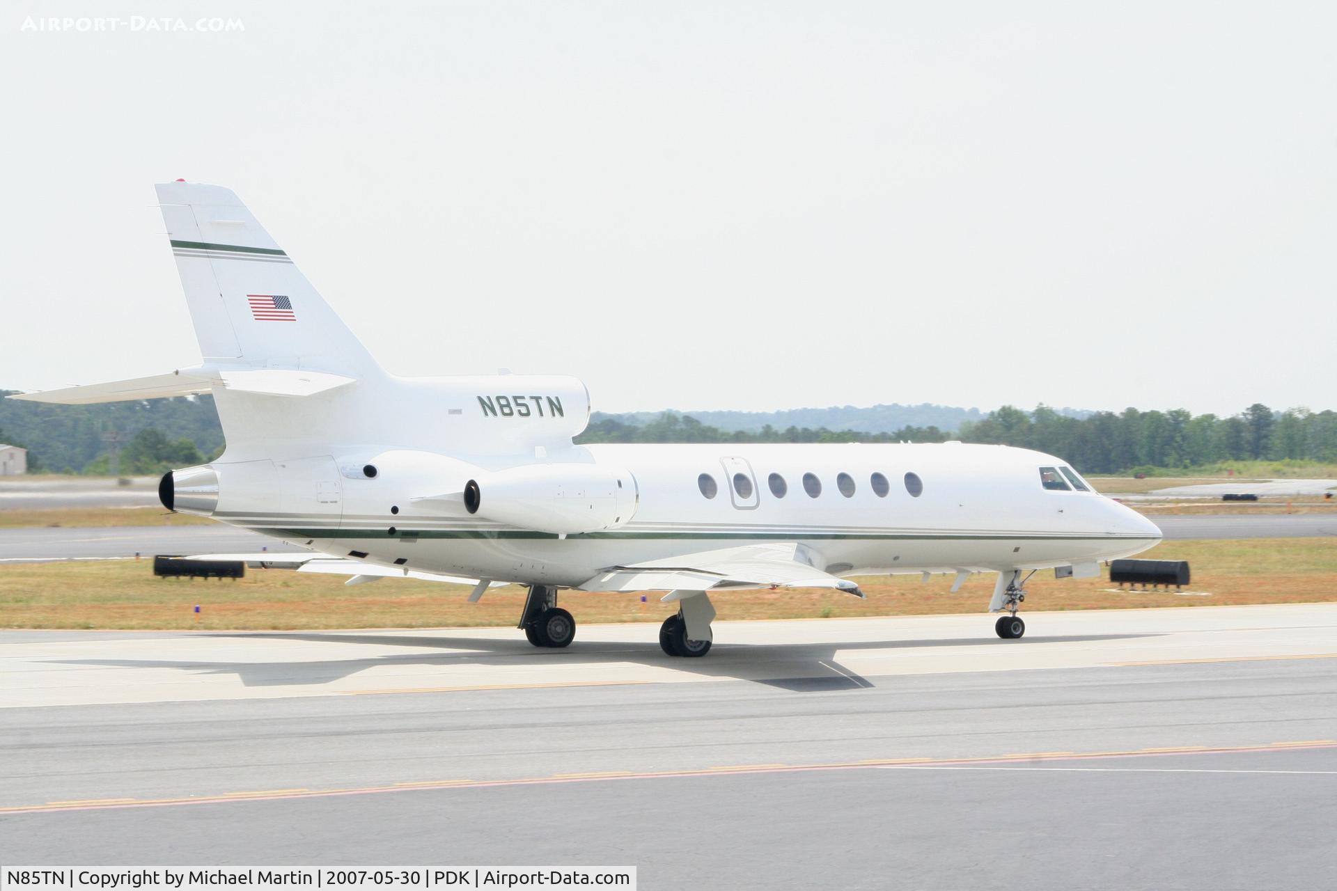 N85TN, 1993 Dassault Mystere Falcon 50 C/N 237, Taxing to Runway 2R
