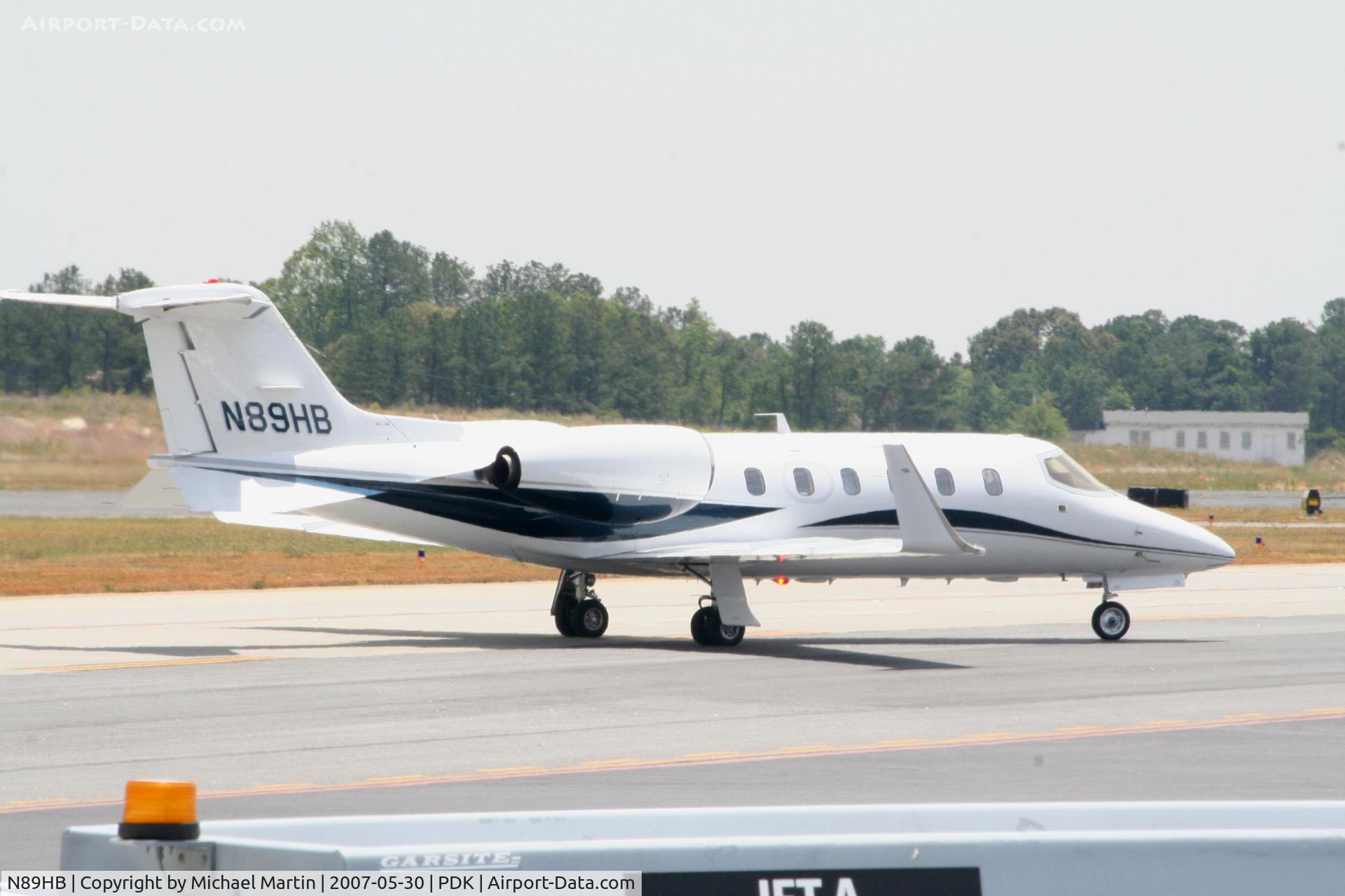 N89HB, 1989 Learjet Inc 31 C/N 010, Taxing to Mercury Air Center