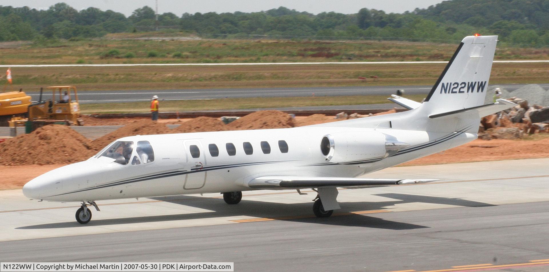N122WW, 1982 Cessna 550 C/N 550-0365, Taxing past on going construction