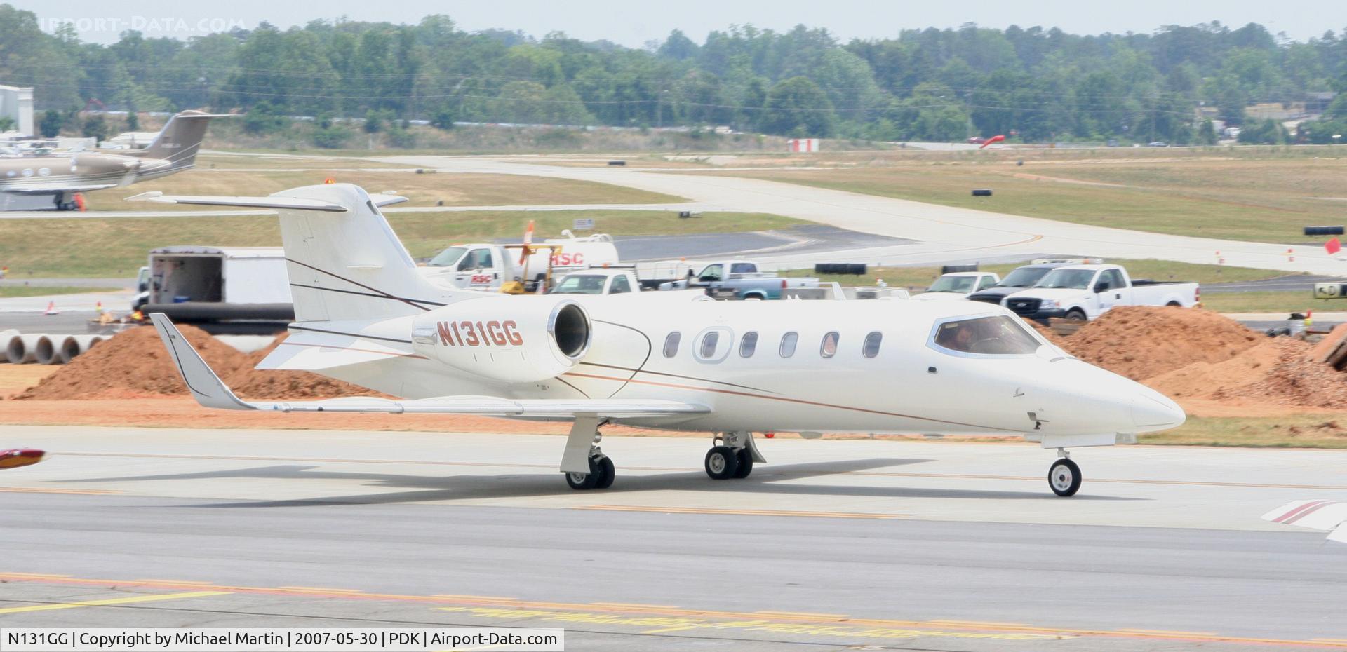 N131GG, 1995 Learjet Inc 31A C/N 113, Taxing past on going construction
