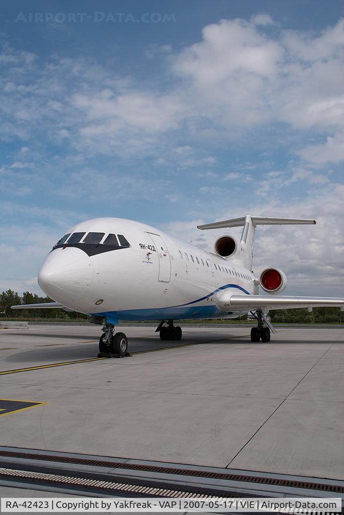 RA-42423, 1992 Yakovlev Yak-42D C/N 4216606, Centre Avia Yakovlev 42
