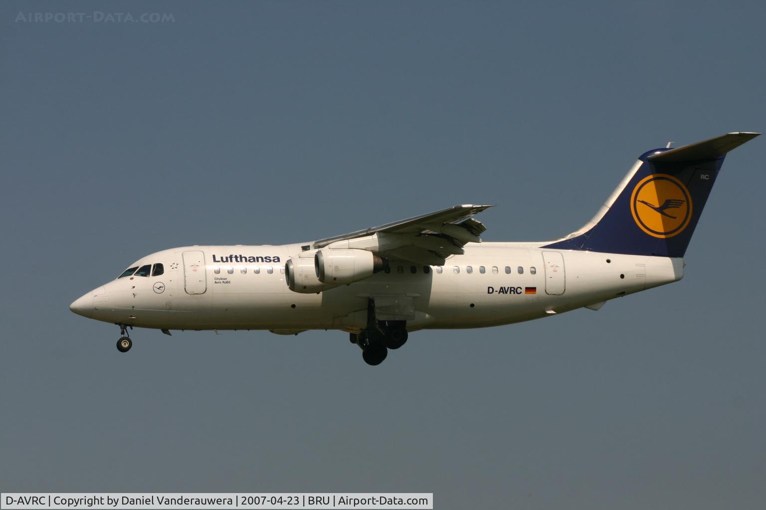 D-AVRC, 1994 British Aerospace Avro 146-RJ85 C/N E.2251, descending to rwy 25L