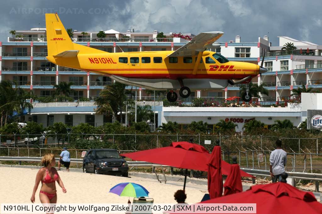 N910HL, 2004 Cessna 208B Grand Caravan C/N 208B1080, visitor