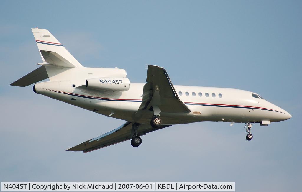 N404ST, 2003 Dassault Falcon 900 C/N 200, Landing 24