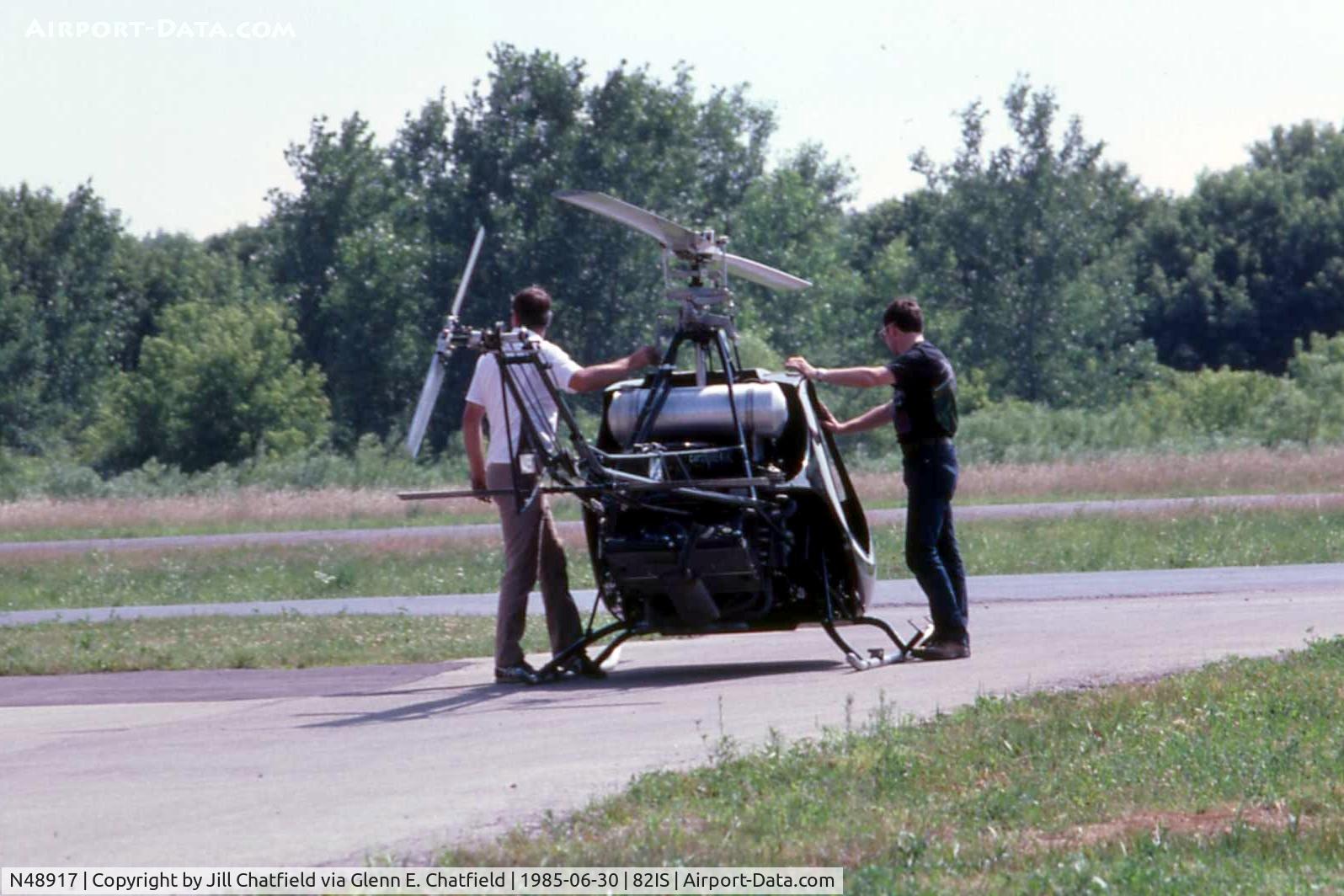 N48917, 1984 Rotorway SCORPION 133 C/N RW2986, Getting ready to go up.  That's me on the right.