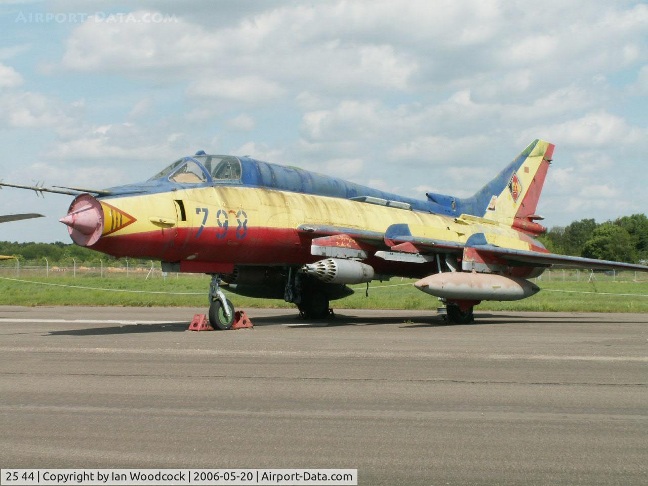 25 44, 1986 Sukhoi Su-22M-4 C/N 31406, Sukhoi Su-22 M-4K/Preserved/Berlin-Gatow (also carries 798)